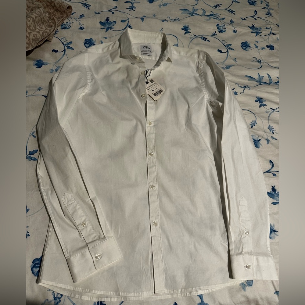 New With Tags ZARA Crisp Slim Fit White Buttondown Top